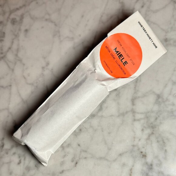 19/99 Cream Highlight Stick | Miele | NEW MAKEUP - Picture 2 of 4
